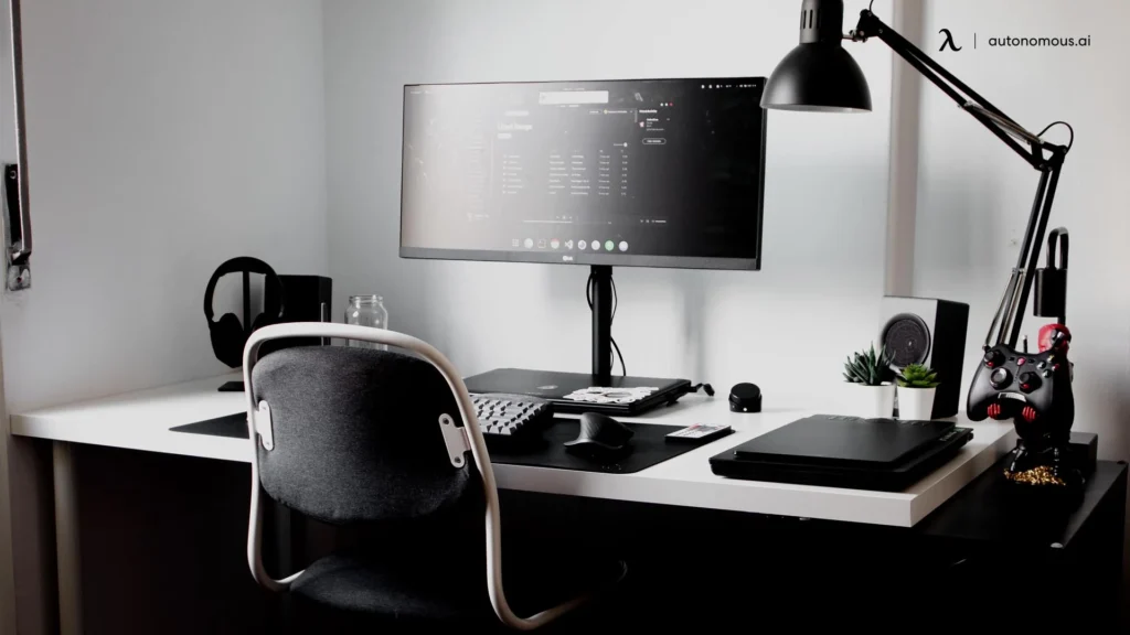 10 Desk Decor Ideas: How to Decorate Your Office Desk